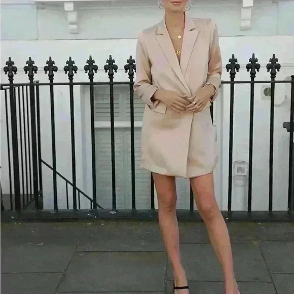 🔒🤍 Women's @leoniehanne Beige Loose Double Breasted Silky Long Classsic Blazer - Picture 1 of 6